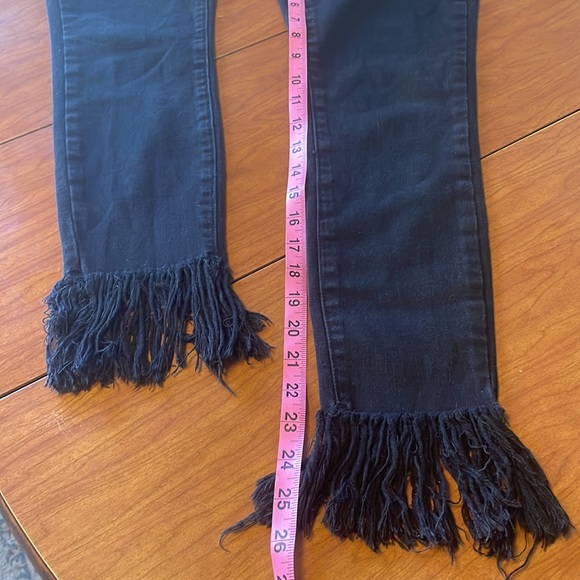 Blank NYC Revolve black denim raw hem fringe jeans size 26 - Picture 10 of 12
